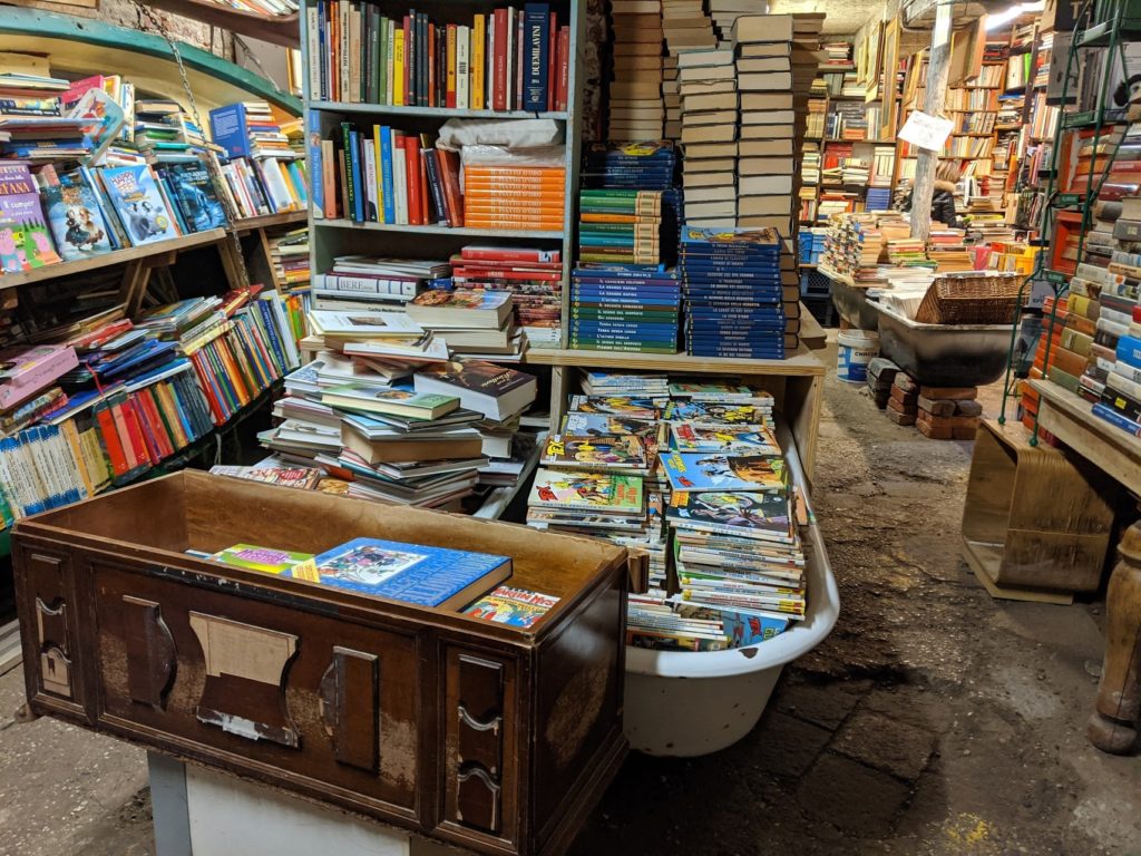 La Libraria Acqua Atla de Venise en Italie et ses baignoires de livres